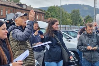 Autovraky šly v dražbě na dračku. Cena za havarovaného Land Rovera se vyšvihla až na 153 tisíc - Novinky